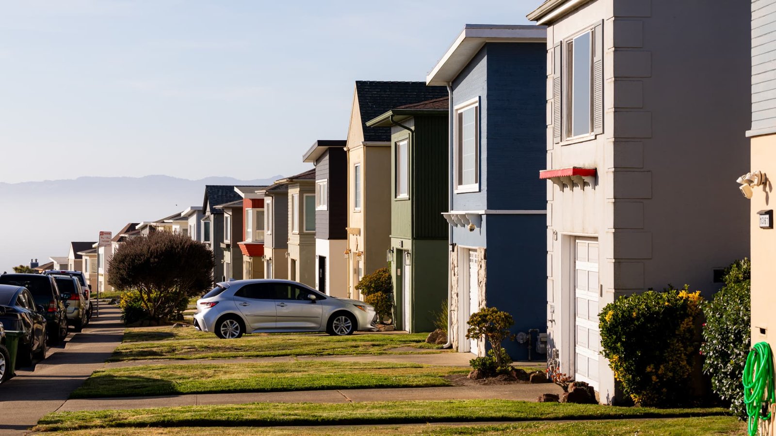 Mortgage rates drop for the first time in 2 months, but demand still falls further