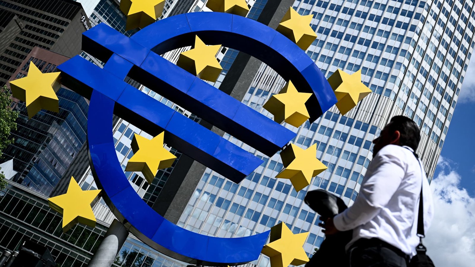 European Central Bank keeps key interest rate on hold at 2.5%