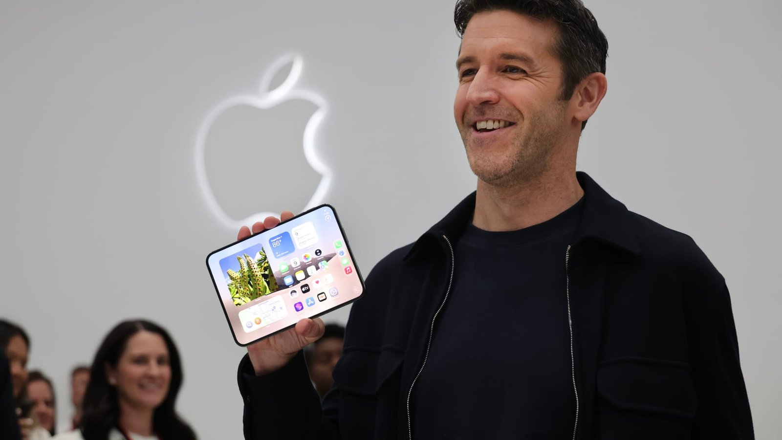 Apple's iPhone Duo in short supply — plus, the 2 stocks fueling an AI rebound