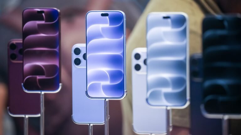 Cramer: Investors selling Apple on latest iPhone 18 report are 'stupid as plywood'