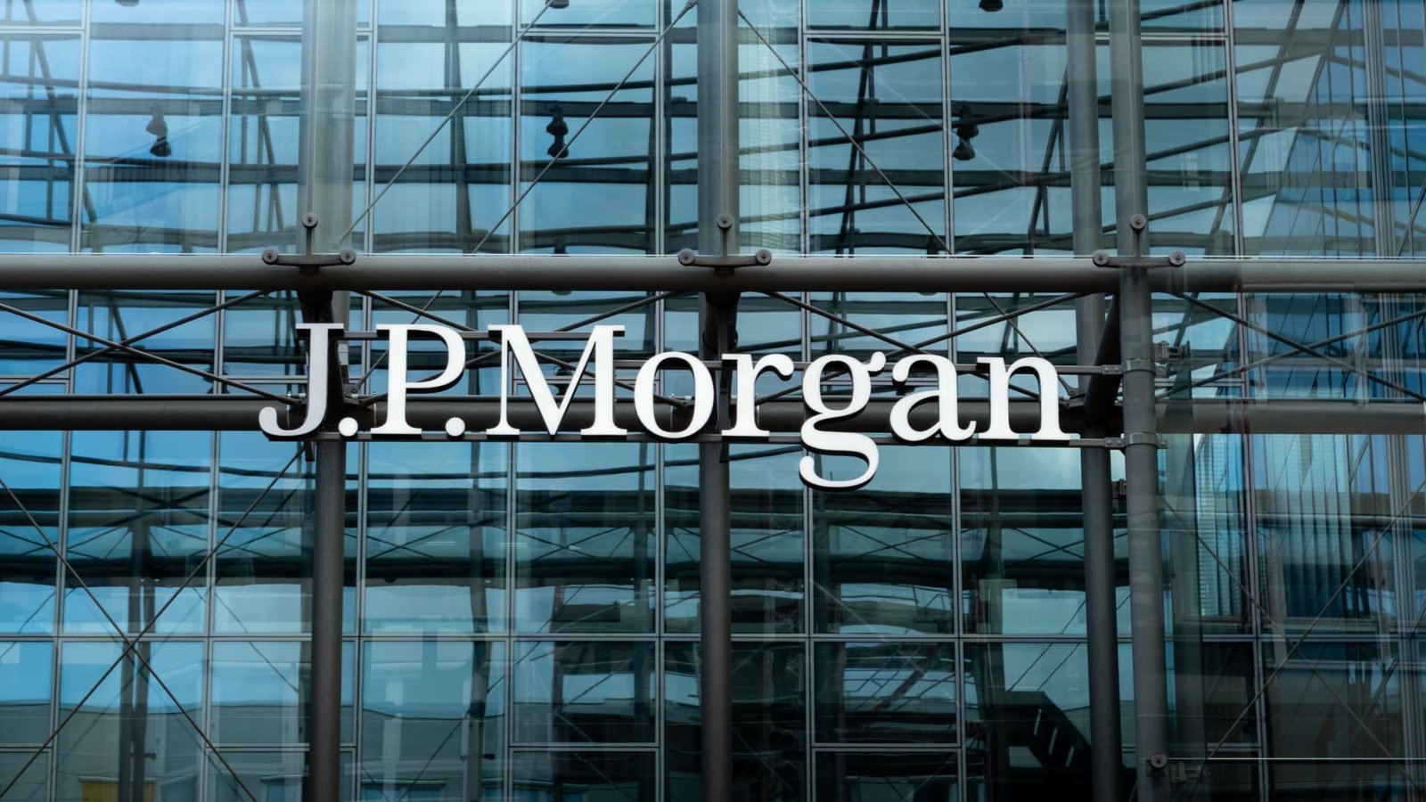 JPMorgan is falling into earnings next week. It's paid off to buy the dip