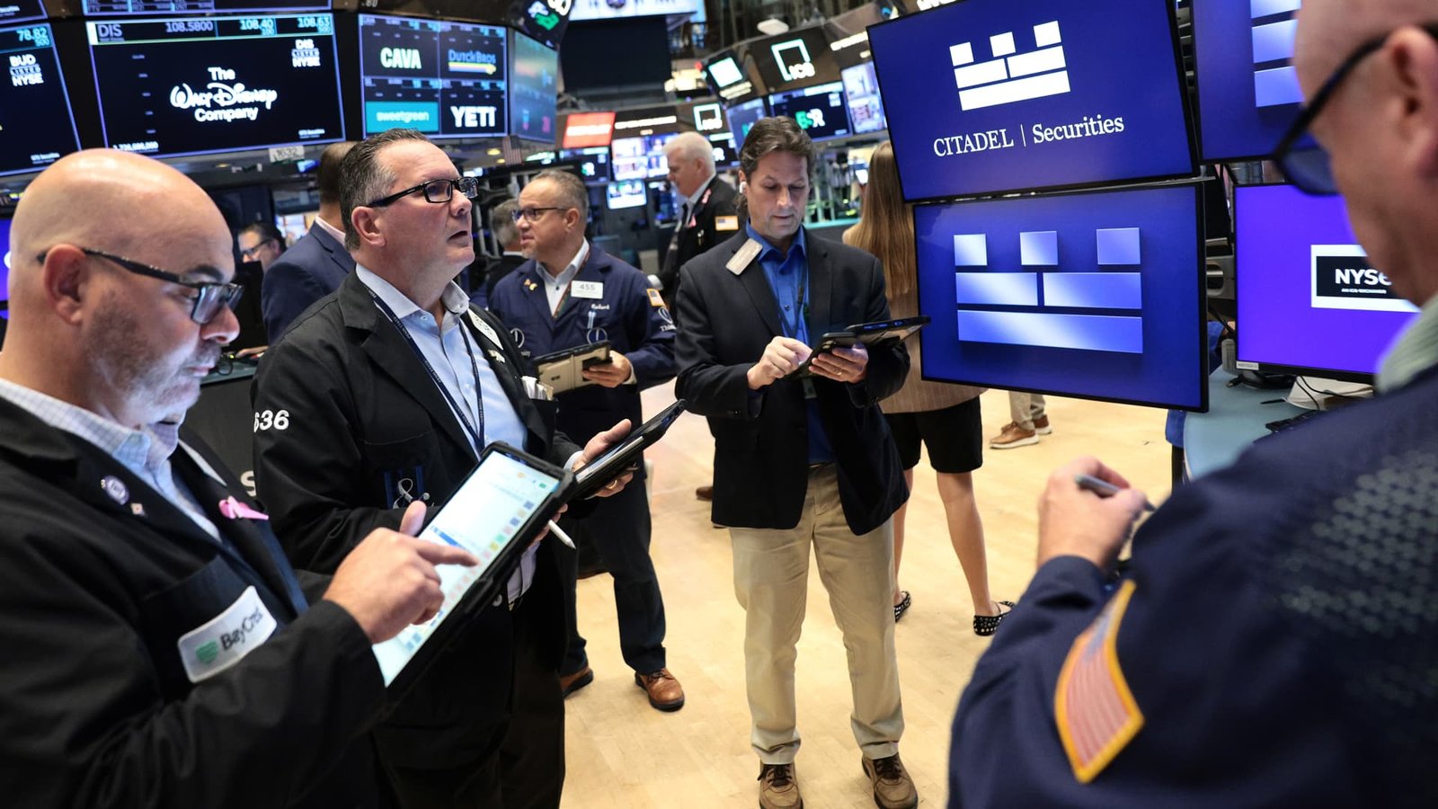 Why investors should stay long on AI stocks, according to Trivariate's Adam Parker