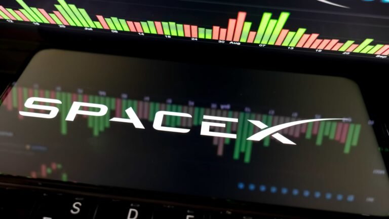 SpaceX coverage network designs draw Wall Street's eye. Here's what analysts think