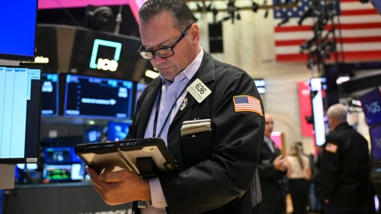 Midterms, Apple earnings, jobs report. Wall Street faces a big week ahead just as investors dump tech