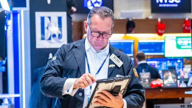 Why investors are moving back into Treasurys