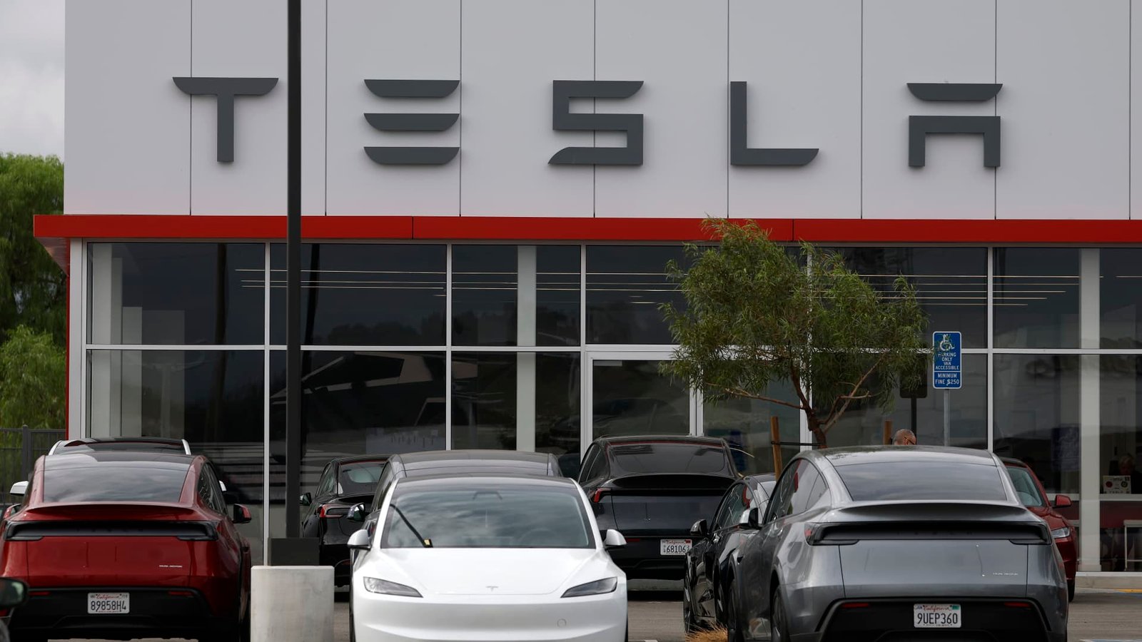 Tesla is falling even after earnings. What analysts are saying