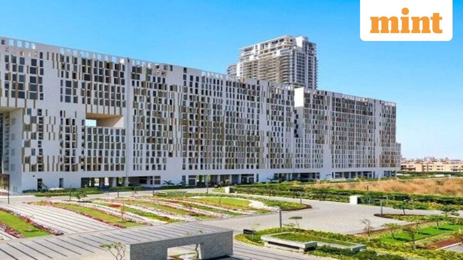 DLF rebounds in Q2 as luxury demand drives  ₹3,800 crore pre-sales